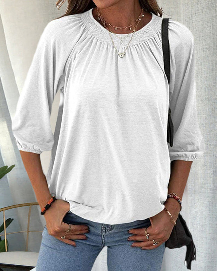 Kira - Elegant and versatile round-neck T-shirt for women
