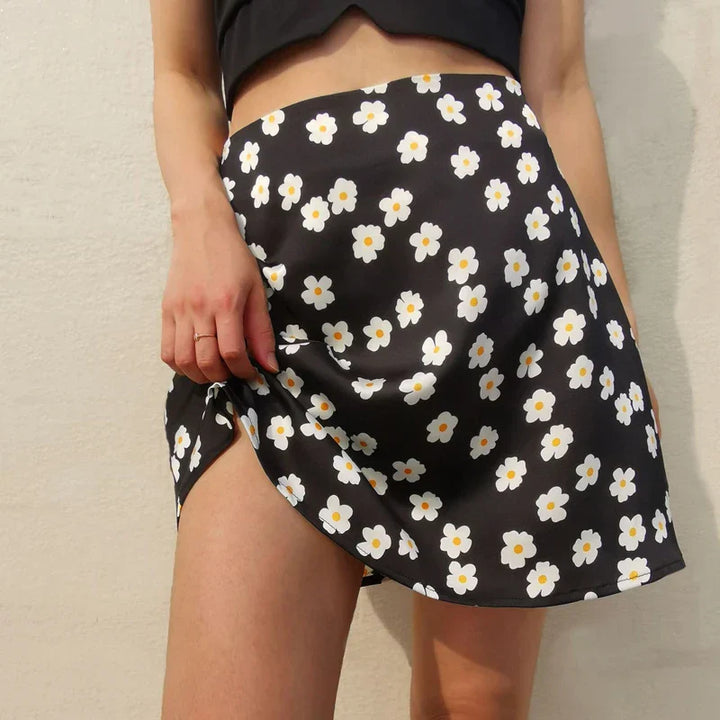 Theresa - Mini Skirt With Daisy Print