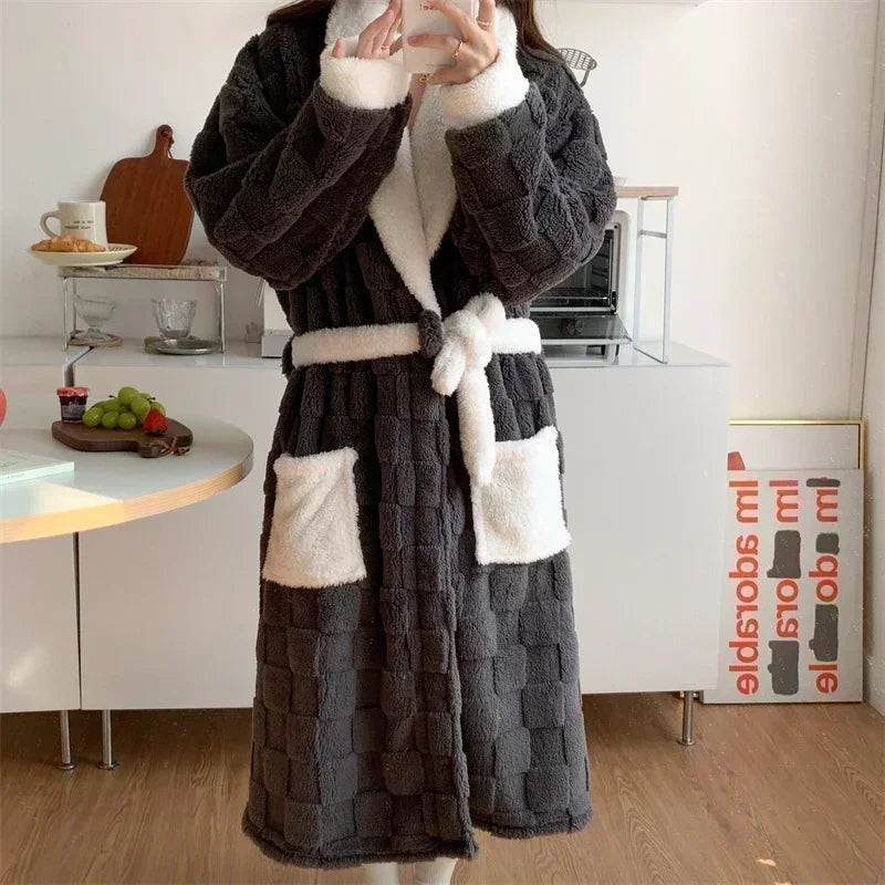 Louisa - Stylish and Comfortable Flannel Bathrobe for Women in Autumn Style