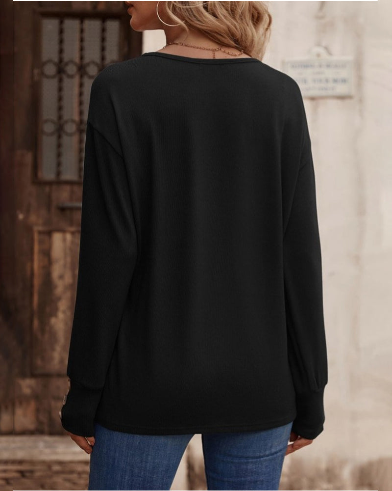 Therese - Elegant and Comfortable Solid Colour V-Neck Top with Buttons for the Fashion-conscious Woman