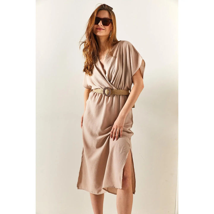 Lotte - Elegant lightweight dress with seductive slit