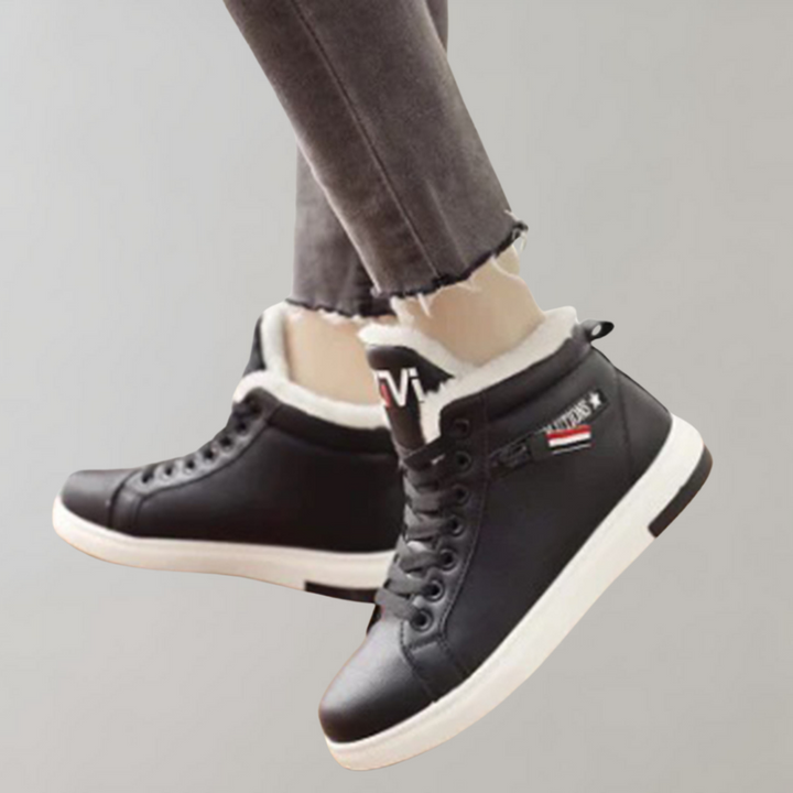 Quinn - Trendy Flat Boots Sneakers for a Stylish Look