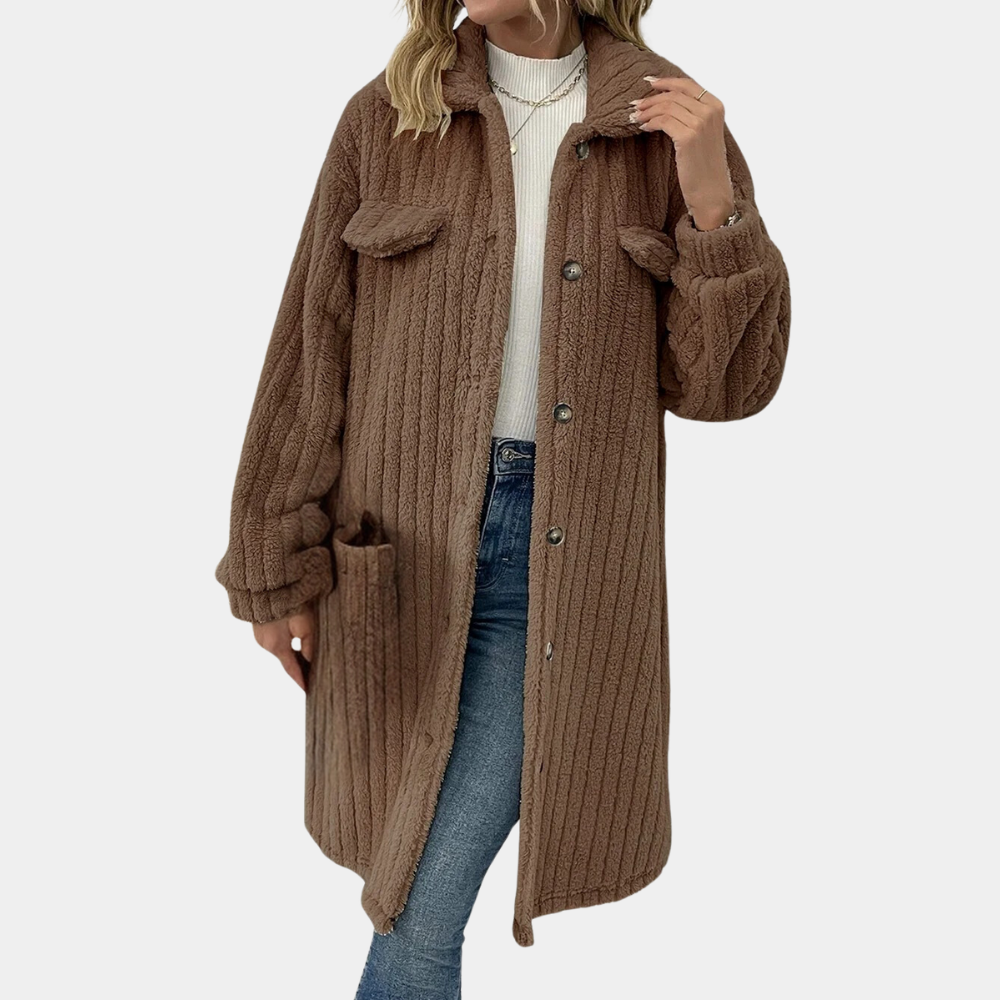 Fashionable and comfortable women's coat for chilly days