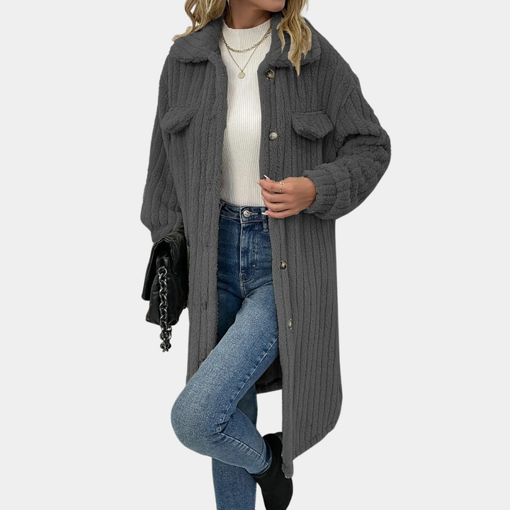 Fashionable and comfortable women's coat for chilly days