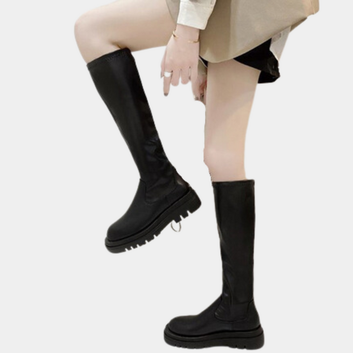 Chic Overknee Boots for the Fashion-conscious Dama