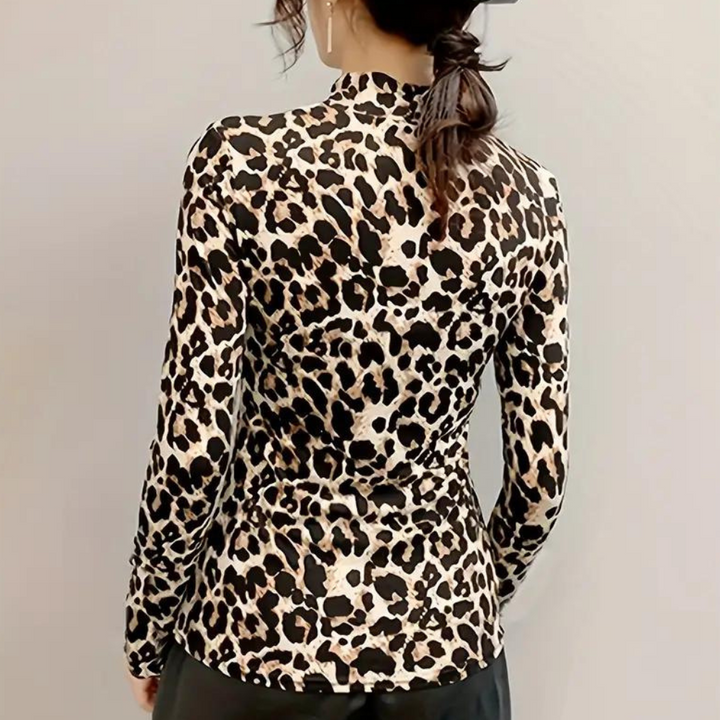 Dorotea - Chic Ladies Top with Stylish Leopard Print