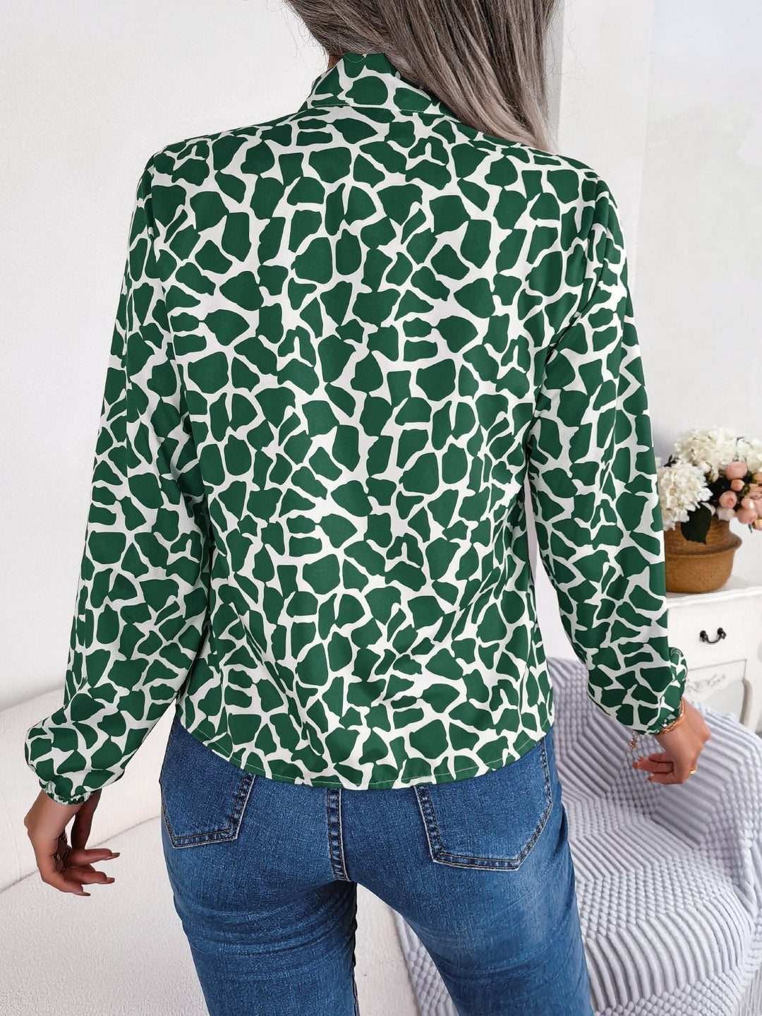Millie - Elegant Green and White Blouse with Chic Bow for Women