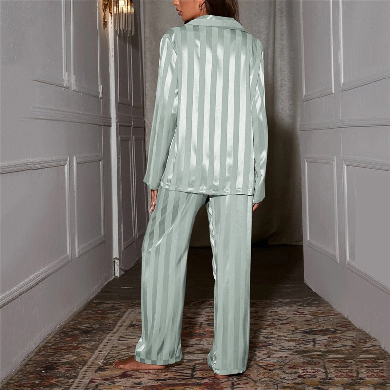 Elegant Silk Pyjamas for Feminine Indulgence