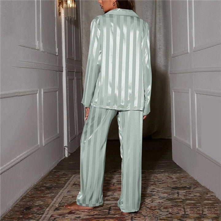 Elegant Silk Pyjamas for Feminine Indulgence