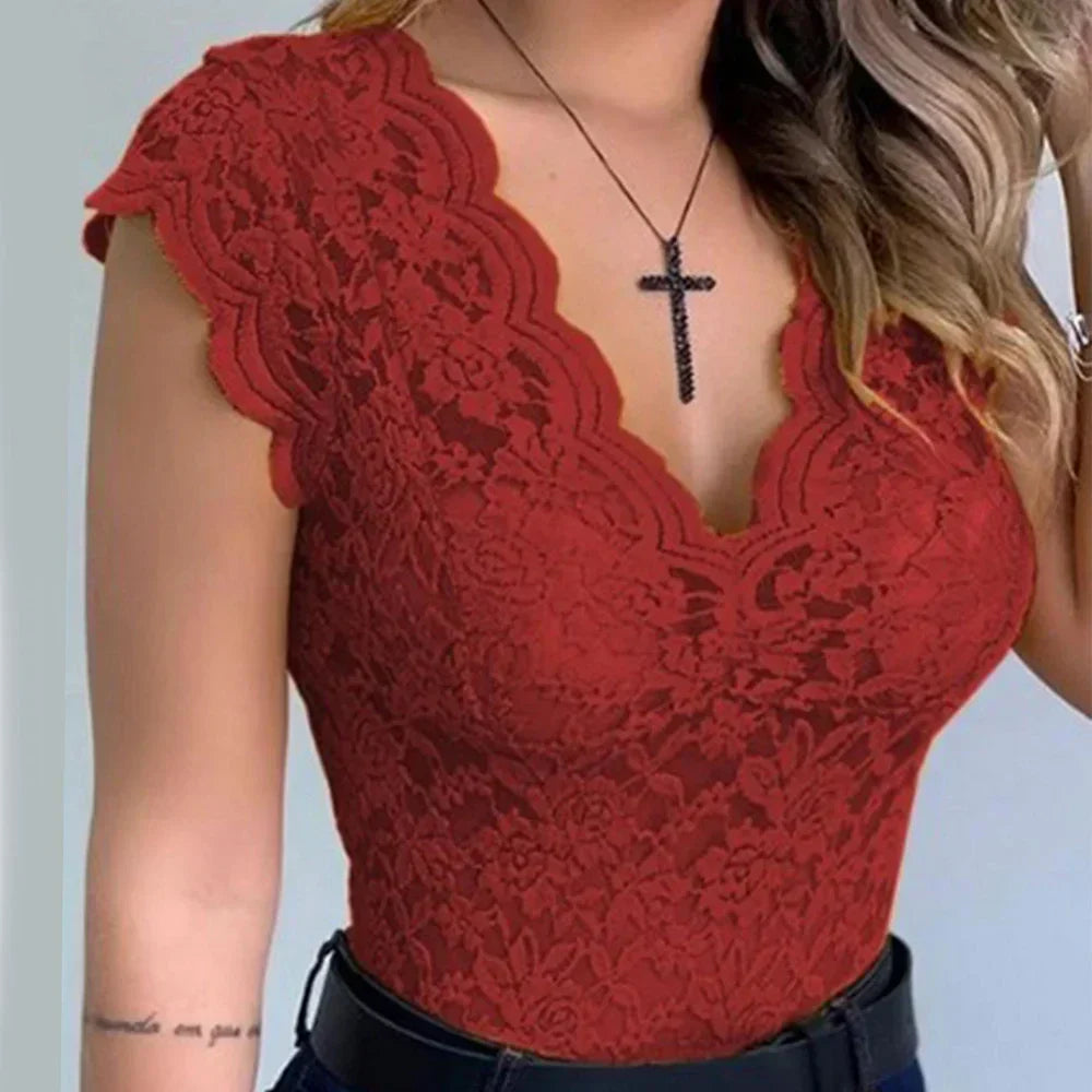 Esme - Stylish Sleeveless Blouse with a Flattering Fit for Women