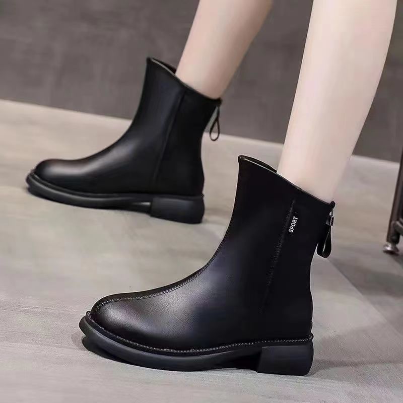 Marga - Stylish flat boots for an irresistible look