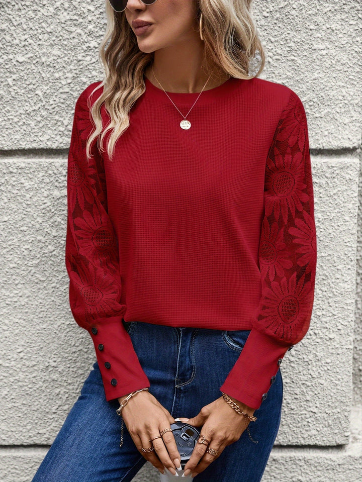 Elegant Blouse with Floral Print and Lace for a Trendy Autumn Look for Women