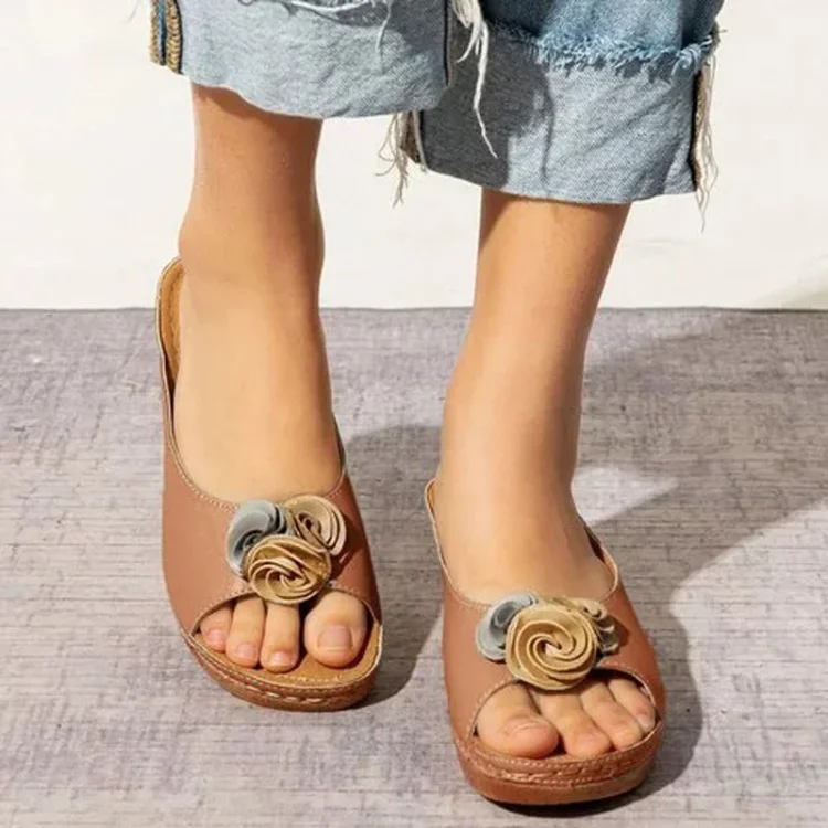 Elegant Orthopaedic Leather Sandals with Floral Details and Comfortable Wedge Heel